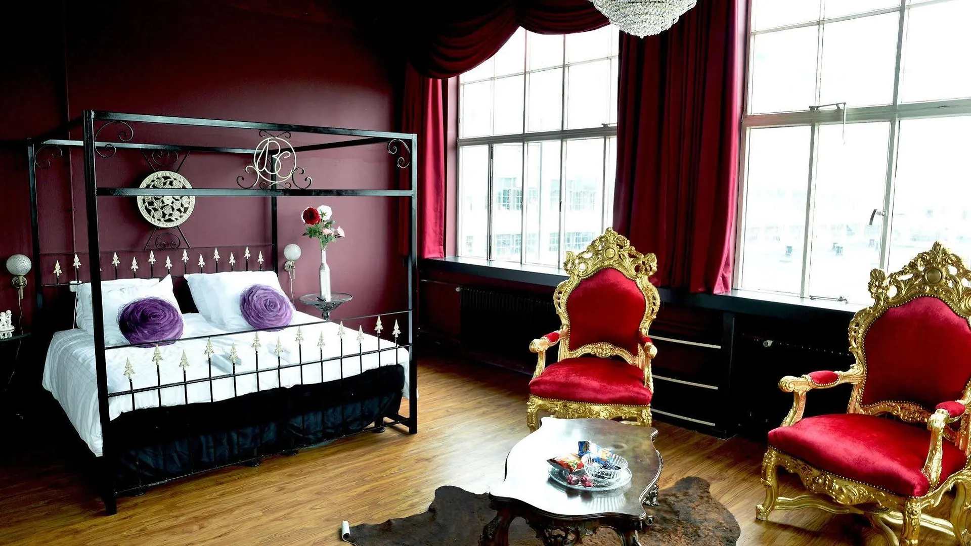 Stayokay Hostel Eindhoven - Blue Collar Netherlands